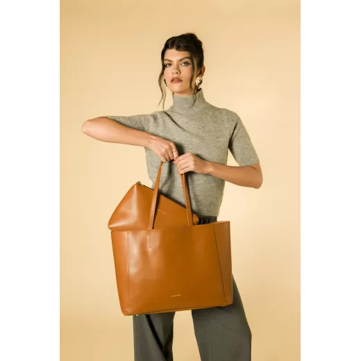 12029-black-front Model